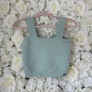 Ribbed Hollister Tank